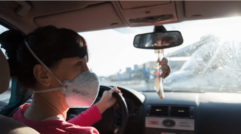 La vuelta a las autoescuelas: clases con guantes y mascarilla y exámenes en el aire
